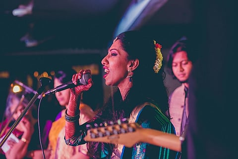 ഹെവി മെറ്റൽ മാംഗല്യം: വിവാഹച്ചടങ്ങ് വേറിട്ടതാക്കിയ തമിഴ് ബ്രാഹ്മണ നവദമ്പതിമാരെ പരിചയപ്പെടുക
