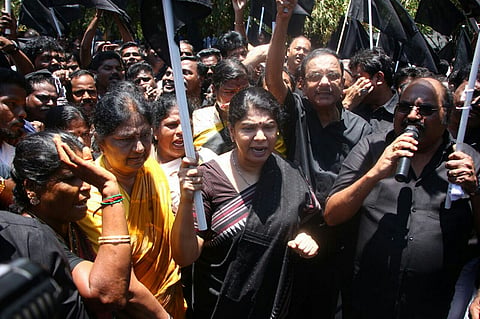 'Centre cannot leave farmers in distress just to win Karnataka elections': Kanimozhi to TNM