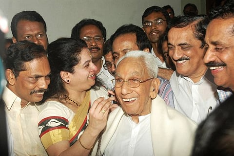 Former CM Karunakaran’s daughter Padmaja loses on his turf, son Muraleedharan wins  