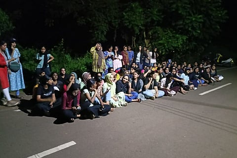 Students protest at Kozhikode Medical College