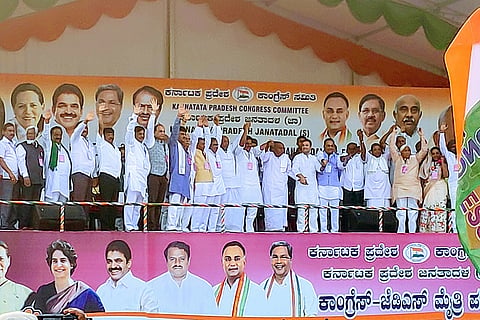 'Aim to defeat BJP’: Deve Gowda, Rahul Gandhi hold joint rally in B’luru to show unity