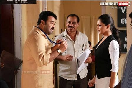 Kerala star-couple Dileep, Manju to file divorce plea