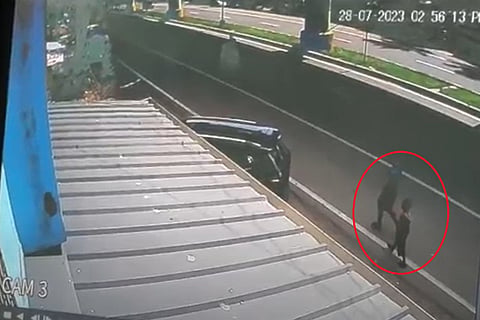 CCTV visual of the accused with the girl 