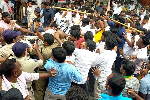 TRS, BJP workers clash as Munugode bye-poll campaign ends 