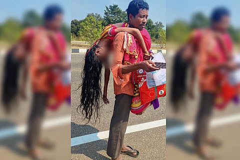Odisha man carries wife's body on shoulder after her death in Andhra Pradesh