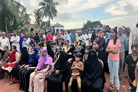 Perwad residents' strike demanding an underpass connecting eastern and western service roads.