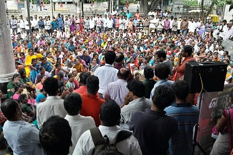 They clean our streets, but haven’t been paid for months: B’luru pourakarmikas threaten suicide