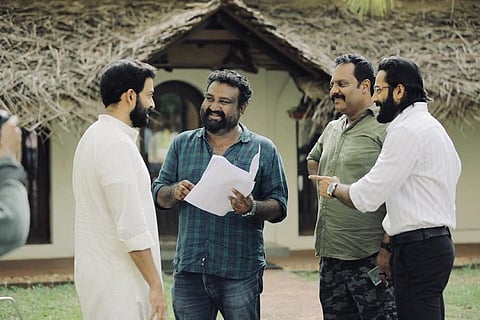 Prithviraj joins the sets of ‘Pathinettam Padi’
