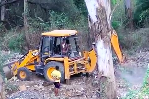 Construction debri bing dumped in Pattandur Agrahara lake