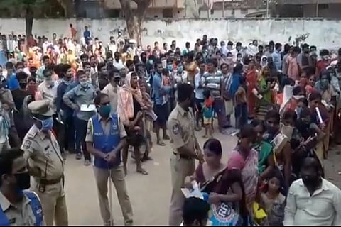 Ration distribution to migrants begins in Telangana, social distancing gone for a toss