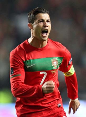 Watch video: Cristiano Ronaldo disguised as bearded soccer playing man stuns people of Madrid