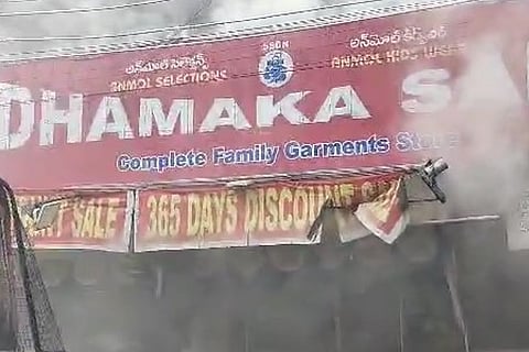 Dhamaka sale shop gutted by fire at Palika Bazaar in Secunderabad 