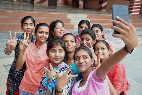 Teen regularly took 100 selfies in 15 mins: When does the fad become a health concern?
