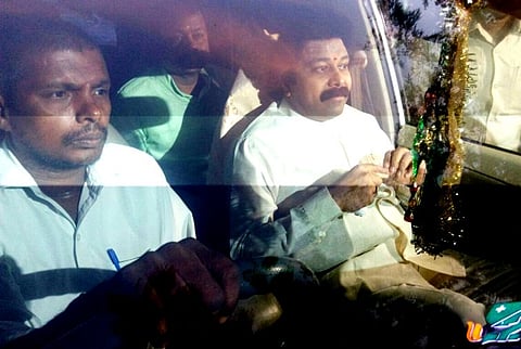 Once Jayalalithaa's favoured foster son, Sudhakaran now refused entry into Apollo
