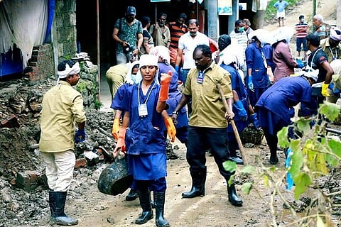 Thiruvananthapuram civic staff travel to flood-hit areas, help clean 400 houses