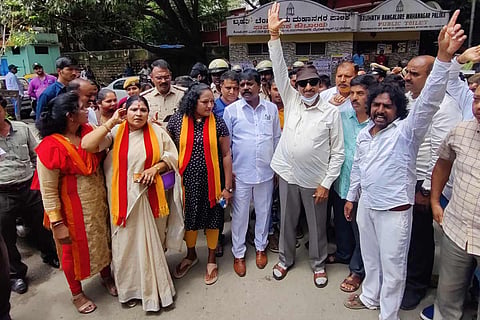 Kannada outfits protest Hindi Diwas in Bengaluru, Vatal Nagaraj arrested