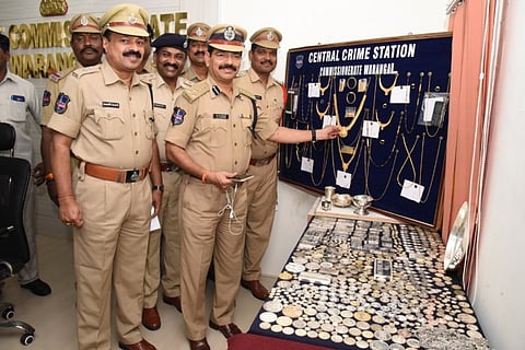 Warangal cops nab two men wanted in over 15 robberies, recover gold worth Rs 35 lakh