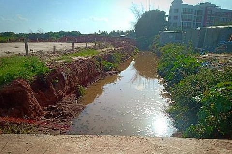 Bengaluru worker dies as mud wall caves in while digging storm water drain