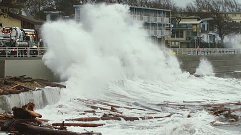 Waves on the Victoria seawall