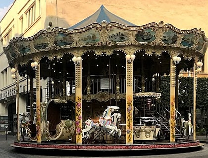 PETA wants fake horses to be removed from carousels 