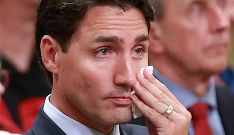 Poll shows 43% of young Canadians would take American citizenship 