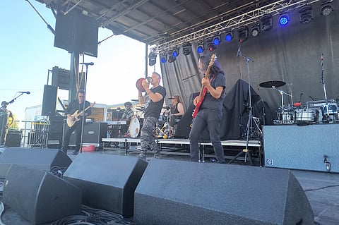 I Mother Earth slamming out their alt-rock hits of nineties vintage