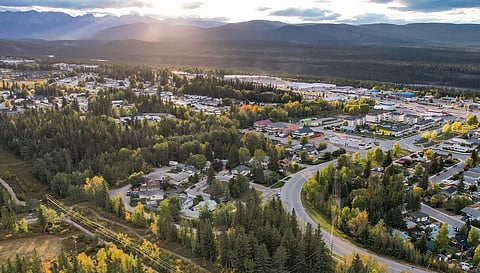 The beautiful town of Hinton, Alberta, faces an accommodation crunch caused by new arrivals. Town councillor Stuart Taylor reports that this has led to a municipal debate over whether to restrict short-term rentals, in the hope that this accommodation would become available for long-term rentals.