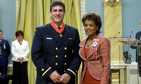 It has been 18 years since the last Cross of Valour has been awarded, (to First Officer LA Palmer, a coastguard officer who rescued two west coast fishermen in 2004, pictured here with former GG Michaëlle Jean.) Columnist John Thomson laments that under the care of the incumbent Governor General, the entire Canadian honours system has ground to a virtual standstill.