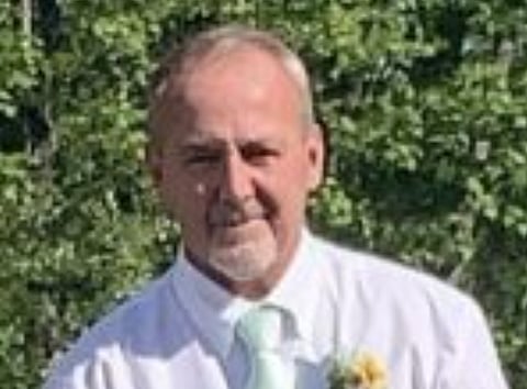 US hunter killed when shot bear fell from tree onto his head