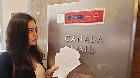 Canada Post continues to lose money