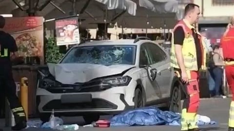  Two people have been killed and multiple injuries have been reported after a car drove into a crowd in the eastern German city of Leipzig.