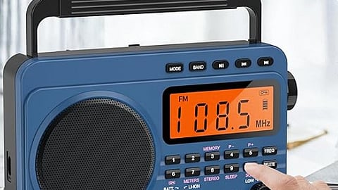 CRTC proposes permanent licences for Canadian commercial radio stations
