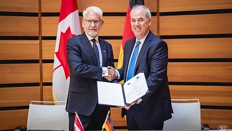 Michael Lewis, CEO of Uniper (left) and Davis Thames, President, Founder and CEO of Western LNG. 