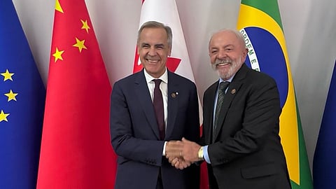 Brazilian President Lula meets with Mark Carney at sidelines of G20 meeting in South Africa (November 2025)