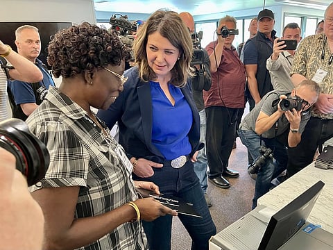 Alberta sovereignty group praises Smith’s win, asks her to defend province
