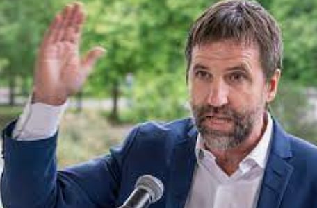 Guilbeault says drop the plastic forks and eat with your hands