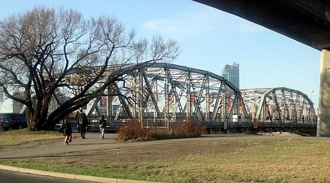 City of Calgary won't turn Reconciliation Bridge blue to honour the Queen
