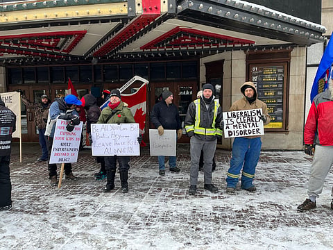 WATCH: Calgary street preacher accuses bylaw of harassment while feeding homeless people