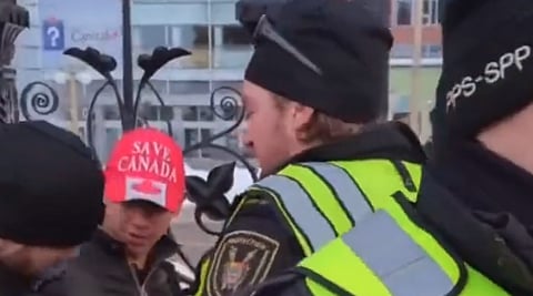 WATCH: Parliamentary Protective Service detains man for flying Canadian flag