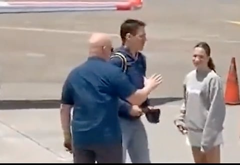 WATCH: Trudeau exits plane maskless upon arriving in Costa Rica