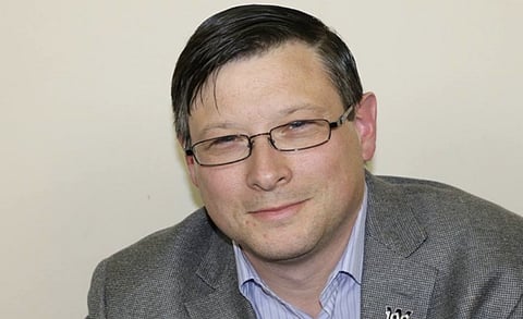 WATCH: Wildrose Independence Party president elbows AGM attendee