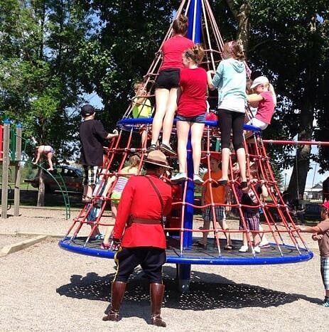 Calgary closes public playgrounds – parks remain open