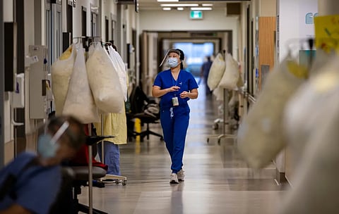 Ontario hospitals continue worker vaccine mandates amid severe staff shortages