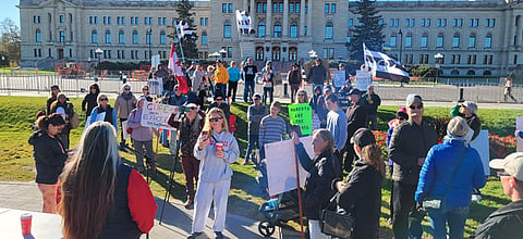 Moe supporters rally prior to protests against him
