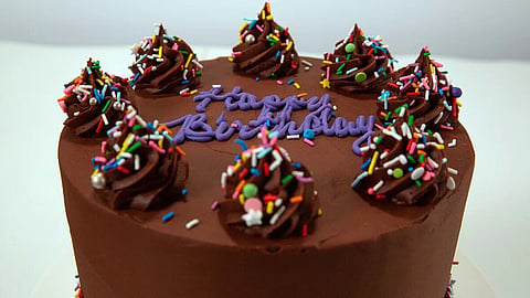 British expert says cake in office like secondhand smoke