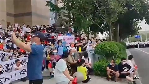 WATCH: Chinese in Zhengzhou city storm bank over frozen assets