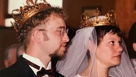 Manitoba church's gold wedding crowns stolen