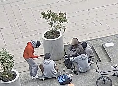 WATCH: Pellet gun held to teenagers head outside Vancouver Art Gallery