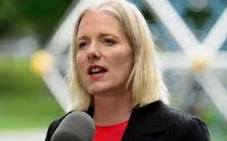 Mckenna takes Hypocrite Air to lecture on air pollution
