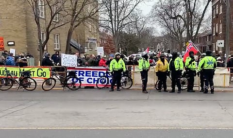 WATCH: About 300 people protest Peterson’s psychologist licence suspension in Toronto